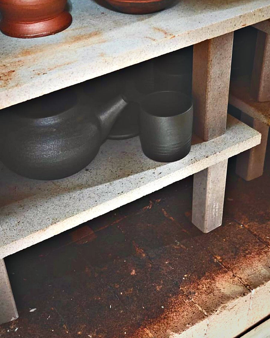 Kiln shelves with oxidised and reduced pieces
